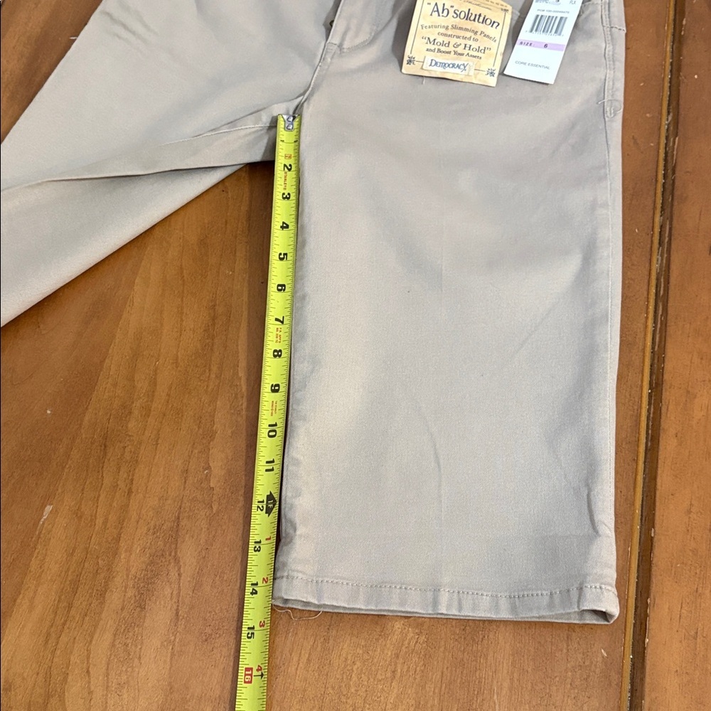 Democracy NWT AbSolution Beige Bermuda Shorts Size 6 - Picture 5 of 11